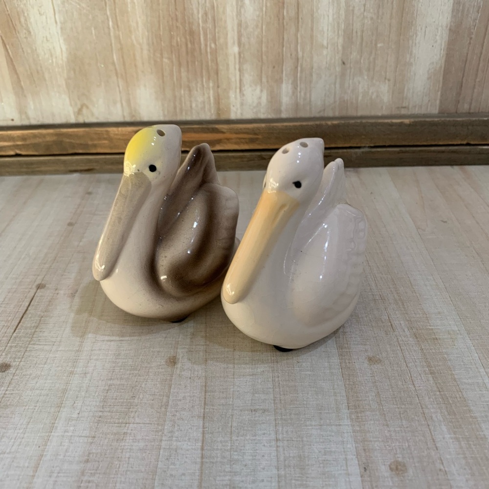 Beautiful Ceramic Pelican Salt and Pepper Shakers ( Beachcomber 2011)
